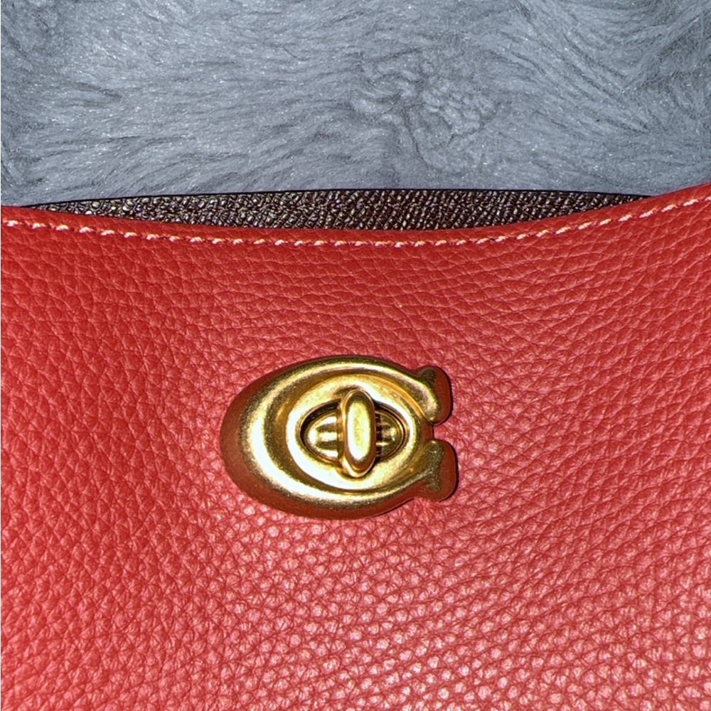 Coach Willow Bucket Bag in Cherry Leather. - Picture 7 of 10